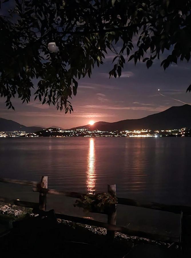 Little Suite Near Lake Verbania Luaran gambar