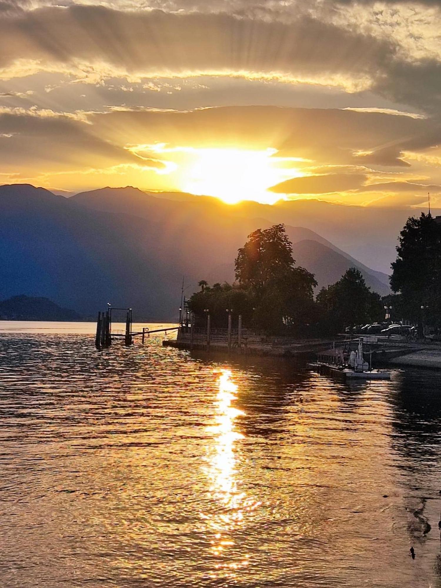 Little Suite Near Lake Verbania Luaran gambar